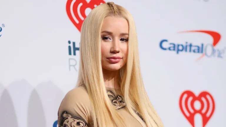 Iggy Azalea συστήνει γιό