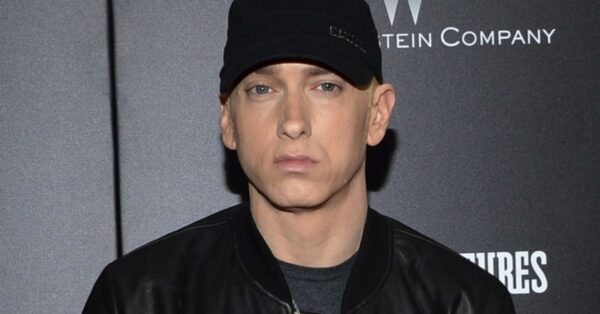Θαυμάστρια του Eminem σπάει ρεκόρ Guinness με τα περισσότερα tattoos για τον rapper!