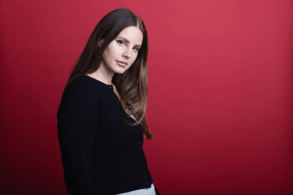 H Lana Del Rey έδωσε λεφτά για να αποκτήσει καθαρό νερό η κοινότητα της Navajo