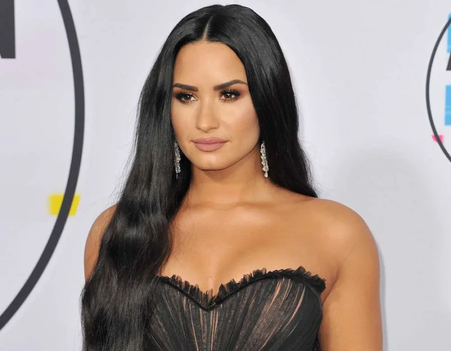 Demi Lovato οικοδέσποινα People's Choice Awards 2020