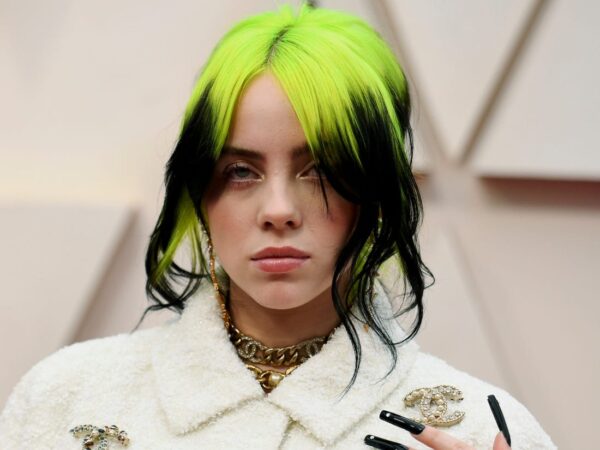 H Billie Eilish έχασε 100k followers επειδή ζωγράφισε στήθη!