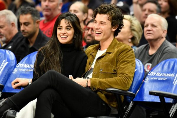 O Shawn Mendes και η Camila Cabello θα περάσουν τα Χριστούγεννα με την οικογένεια του τραγουδιστή