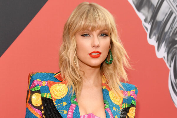 H Taylor Swift βοήθησε οικονομικά τις μαμάδες που περνάνε δύσκολα στο lockdown!