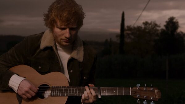 O Ed Sheeran έκανε το δικό του χριστουγεννιάτικο δώρο στους fans!