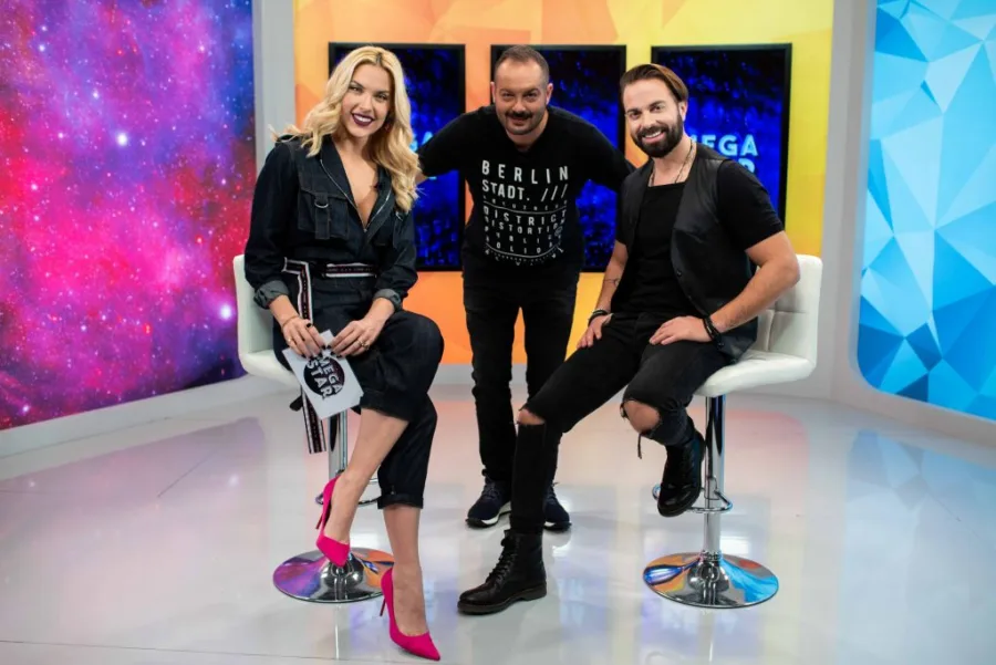 Η Μαντώ Γαστεράτου και ο Ηλίας Βρεττός στο πλατό της εκπομπής Mega Star.
