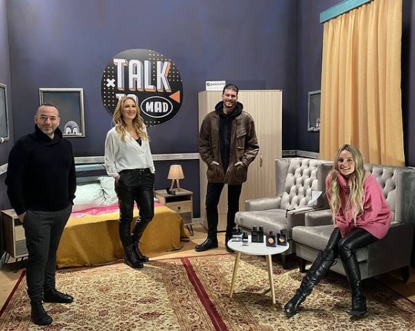 «Στην Πιο Δύσκολη Ώρα»: Η Βίκυ Καρατζόγλου μας παρουσίασε το νέο της single!
