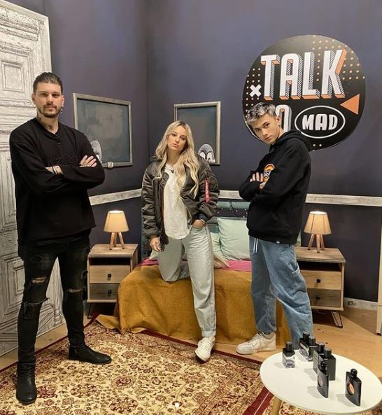 O Allex Pavlo μαθαίνει την χορογραφία του «Lockdown» στους παρουσιαστές