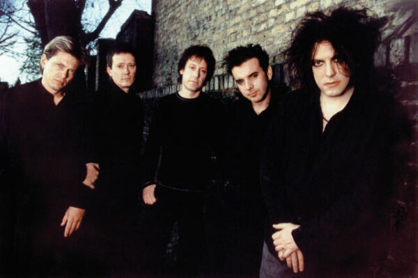 Οι The Cure δίνουν σε δημοπρασία έναν υπογεγραμμένο ενισχυτή κιθάρας