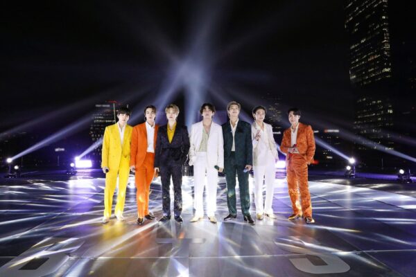 Οι BTS είναι το πρώτο K-pop group που ερμηνεύει δικό του τραγούδι στη σκηνή των GRAMMYs!