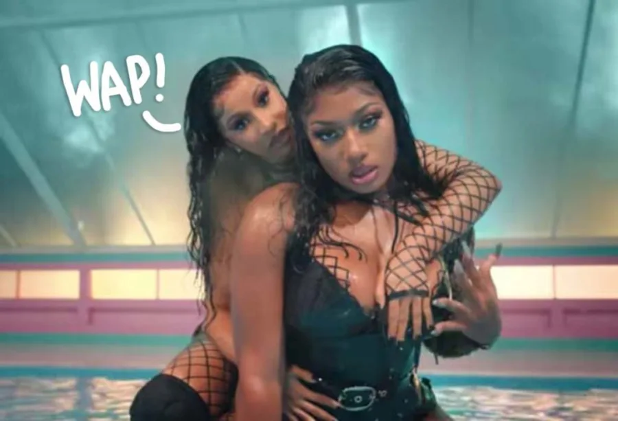 Η Cardi B και η Megan Thee Stallion σε σκηνή από το βίντεο κλιπ του WAP.