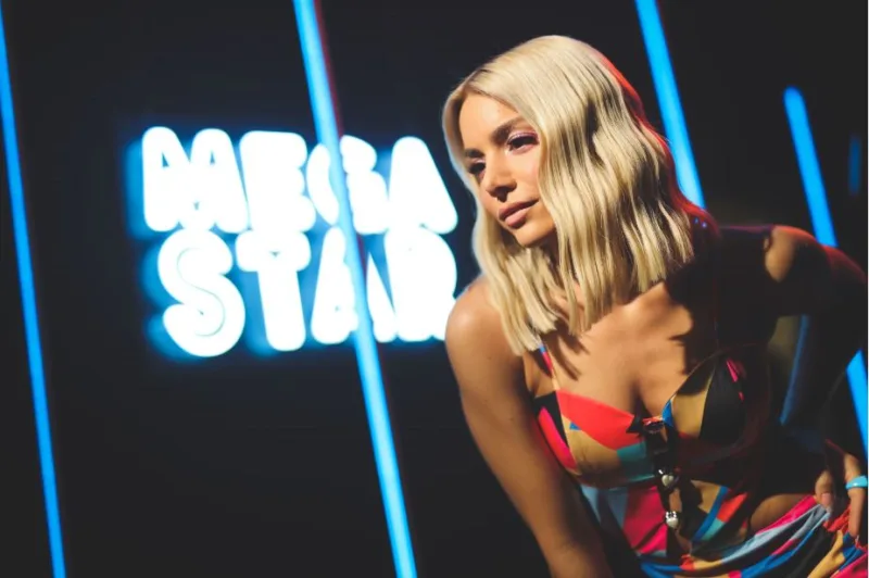 Η Josephine στο πλατό της εκπομπής Mega Star