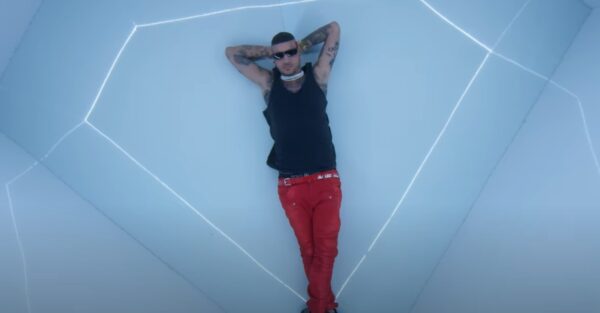 SNIK: Diamanti-α και Bugatti πρωταγωνιστούν στο νέο του video clip!