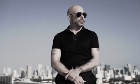 Ο Pitbull ήταν ο πρώτος που πίστεψε ότι θα «νικήσουμε» την καραντίνα με το τραγούδι του “I Believe That We Will Win”!