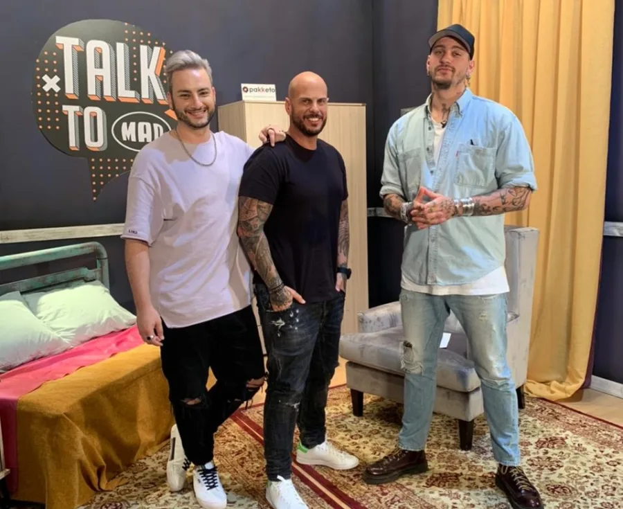 Τα μέλη των REC στο πλατό της εκπομπής Talk To Mad.