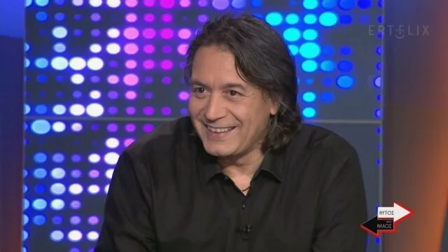 Ο Γιάννης Κότσιρας σε τηλεοπτική συνέντευξη.