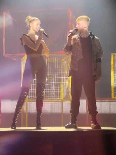 Η Stefania και ο Archolekas στη σκηνή των Mad VMA 2021.