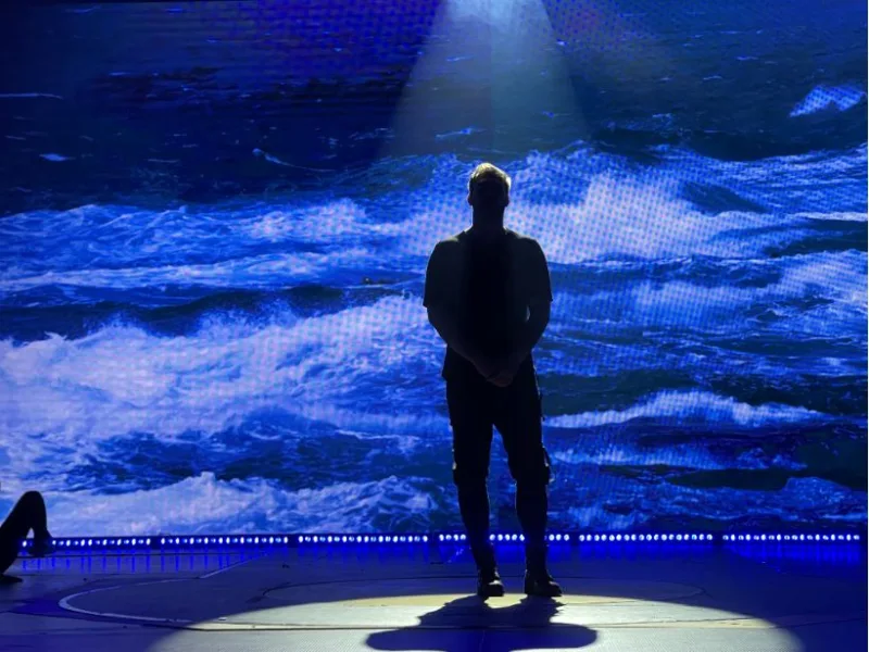 Ο Γιώργος Σαμπάνης στη σκηνή των Mad VMA 2021.