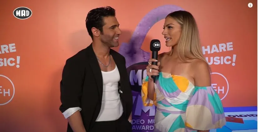 Ο Πέτρος Ιακωβίδης σε συνέντευξη στα Mad VMA 2021.