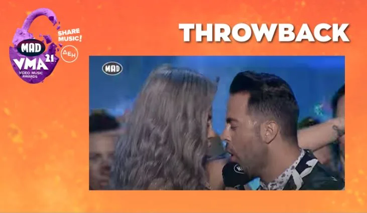Ο Ηλίας Βρεττός και η Naya στη σκηνή των Mad Video Music Awards.