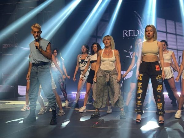 Mad VMA21 από τη ΔΕΗ: Tasos Xiarcho – Natasha Kay – ΜΠΛΕ