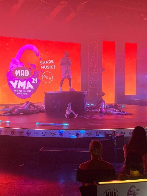 Mad VMA από τη ΔΕΗ: Snik – Diamanti