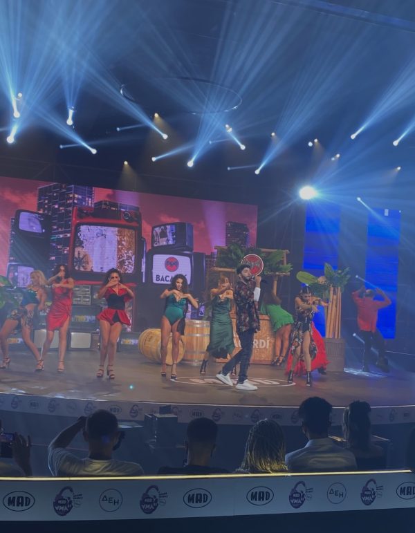 Mad VMA21 από τη ΔΕΗ: Ήβη Αδάμου & Lil Koni – Conga