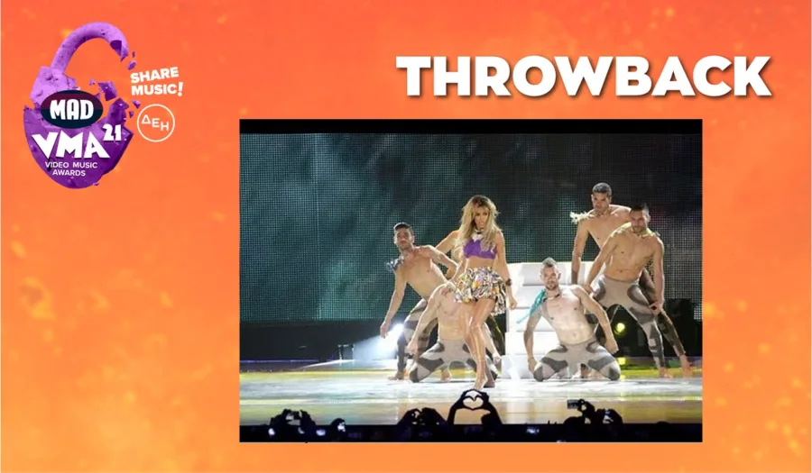 Η Ελένη Φουρέιρα στη σκηνή των Mad VMA με χορευτές.