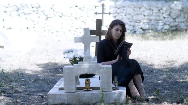 Άγριες Μέλισσες: Το νέο χτύπημα της Μυρσίνης