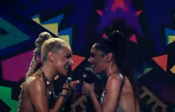 Η Josephine και η Efendi στη σκηνή των MAD Video Music Awards 2021.