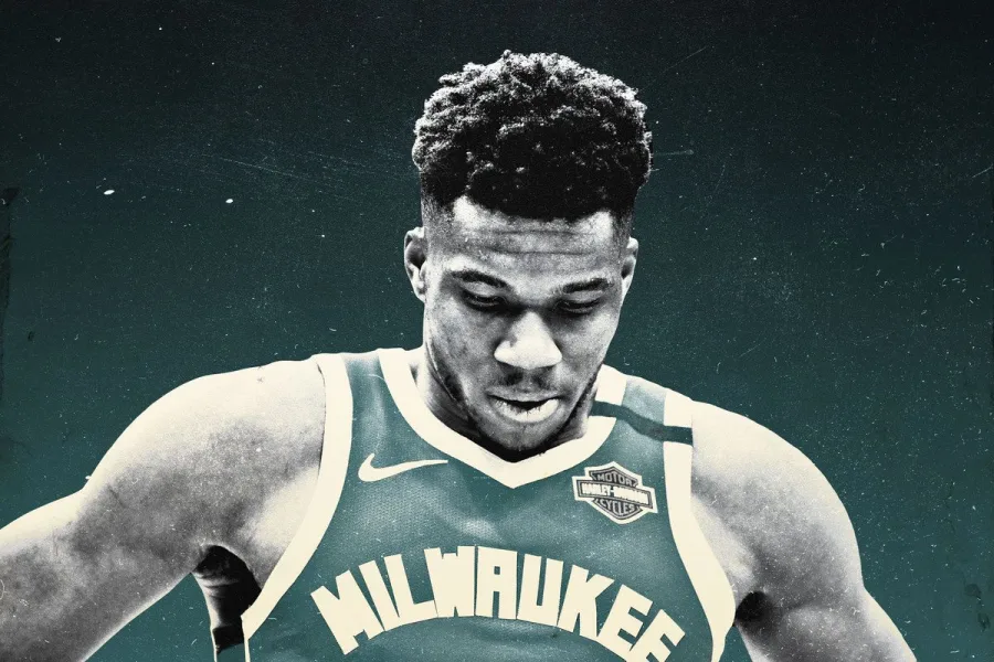 Ο Γιάννης Αντετοκούνμπο με τη φανέλα των Milwaukee Bucks.