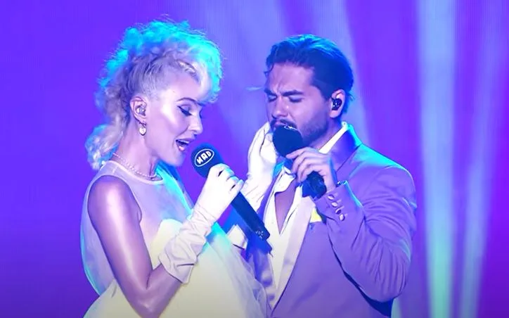 Η Τάμτα και ο Χρήστος Μάστορας στη σκηνή των MAD Video Music Awards 2021.