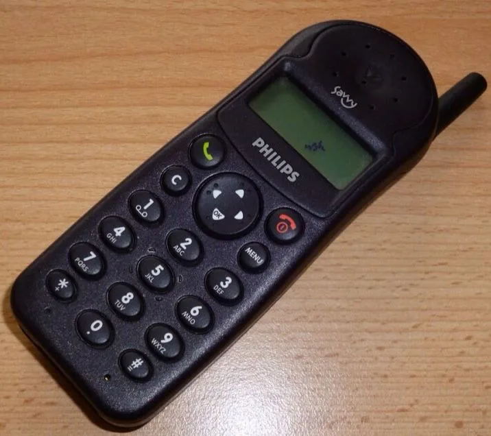 Παλιό κινητό Philips Savvy, ένα από τα μοντέλα που μπορεί να σου αποφέρει χιλιάδες ευρώ αν το έχεις στην κατοχή σου.