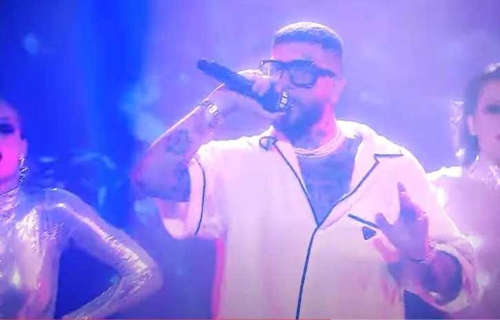 Ο SNIK στη σκηνή των MAD Video Music Awards 2021