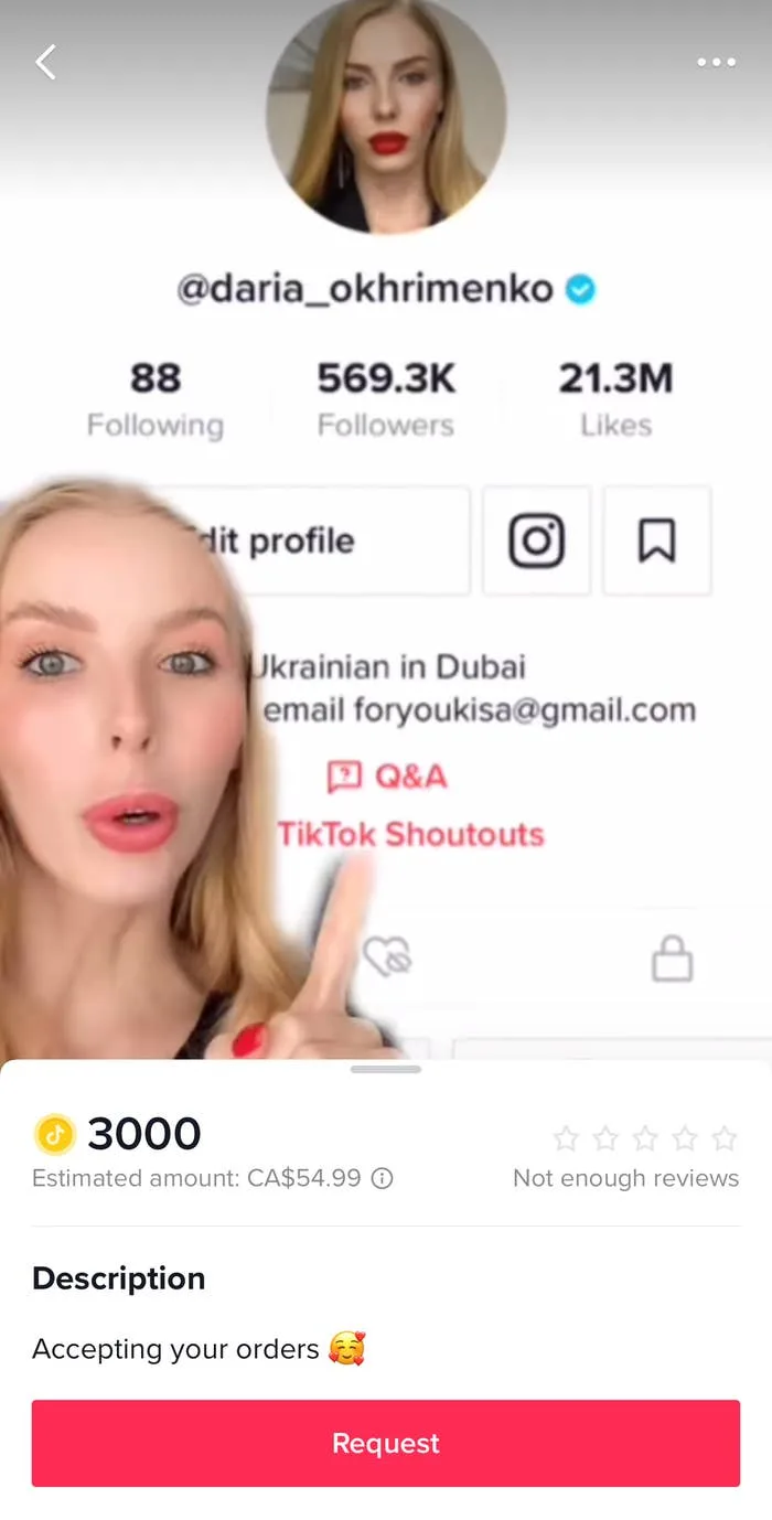 Στιγμιότυπο οθόνης από το TikTok που δείχνει το προφίλ μιας δημιουργού και την επιλογή Shoutouts.