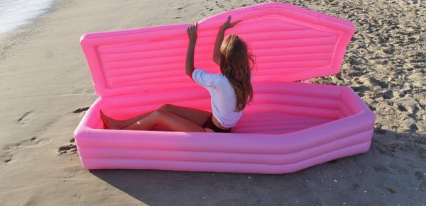 Mad Life Is A Beach: Αυτά είναι τα πιο παράξενα φουσκωτά που κυκλοφορούν!
