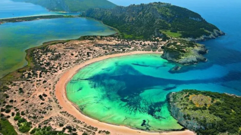 Πανοραμική άποψη της παραλίας Βοϊδοκοιλιά στη Μεσσηνία.