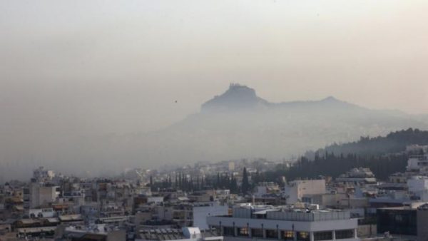 Φωτιά στην Βαρυμπόμπη: Το Εθνικό Αστεροσκοπείο προειδοποιεί