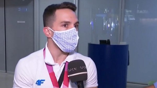 Λευτέρης Πετρούνιας: «Λυπάμαι πάρα πολύ, νιώθουμε πολύ άσχημα»