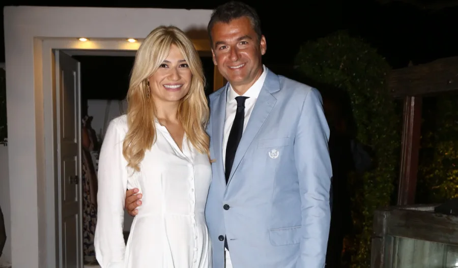 Ο Γιώργος Λιάγκας και η Φαίη Σκορδά σε βραδινή έξοδο.