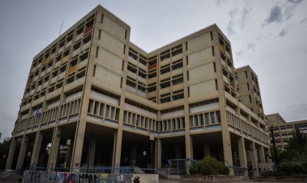 Ξεκίνησαν οι ηλεκτρονικές εγγραφές στα πανεπιστήμια για τους πρωτοετείς
