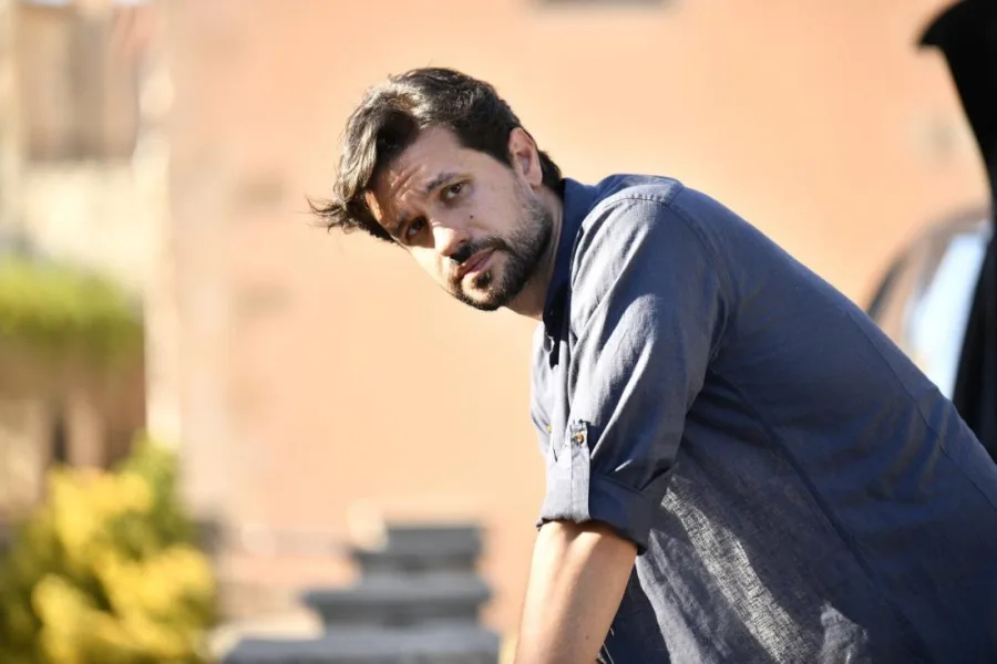 Ο ηθοποιός Γιώργος Αμούτζας ως Νικηφόρος στη σειρά Σασμός.