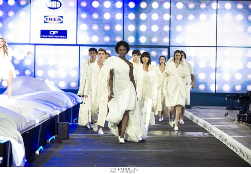 Μοντέλα σε πασαρέλα στο MadWalk 2021.