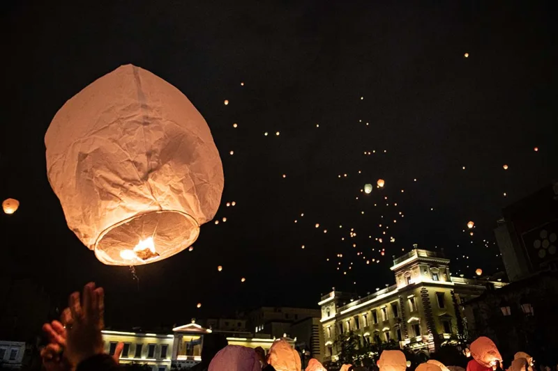 Λογότυπο του Δήμου Αθηναίων για τις χριστουγεννιάτικες εκδηλώσεις στην Αθήνα.