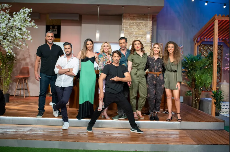 Η Σμαράγδα Καρύδη και καλεσμένοι στο πλατό του Celebrity Game Night.