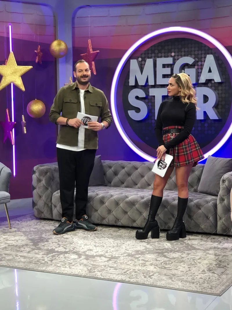 Η Konnie Μεταξά και ο Αντώνης Δημητριάδης στο πλατό της εκπομπής MEGA Star.