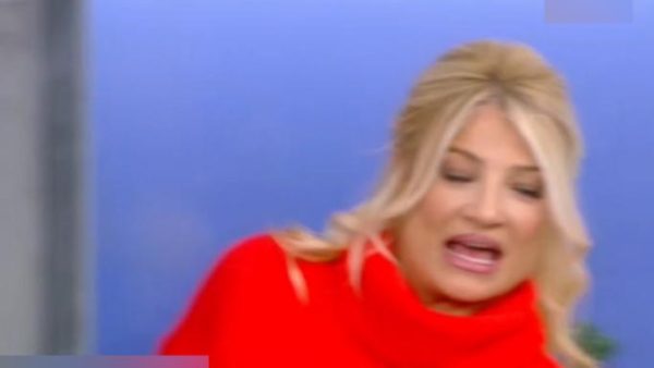 «Κλάμα» on air με τη Φαίη Σκορδά: Κάηκε από τον αέρα του φούρνου!