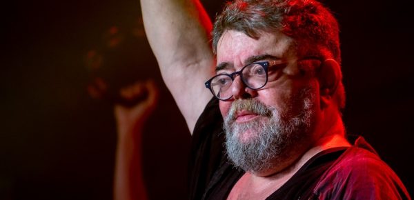 Σταμάτης Κραουνάκης: «Θα έγραφα τραγούδι για την Ελένη Φουρέιρα»