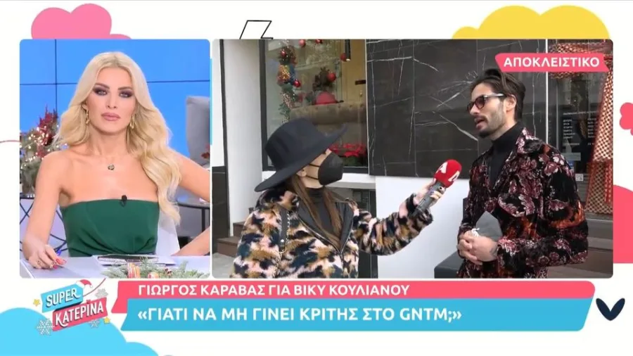 Ο Γιώργος Καράβας παραχωρεί συνέντευξη σε τηλεοπτική εκπομπή.
