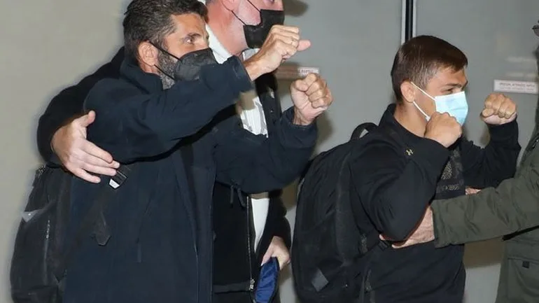 Θανάσης Βισκαδουράκης και Γιωρίκας Πιλίδης στο αεροδρόμιο