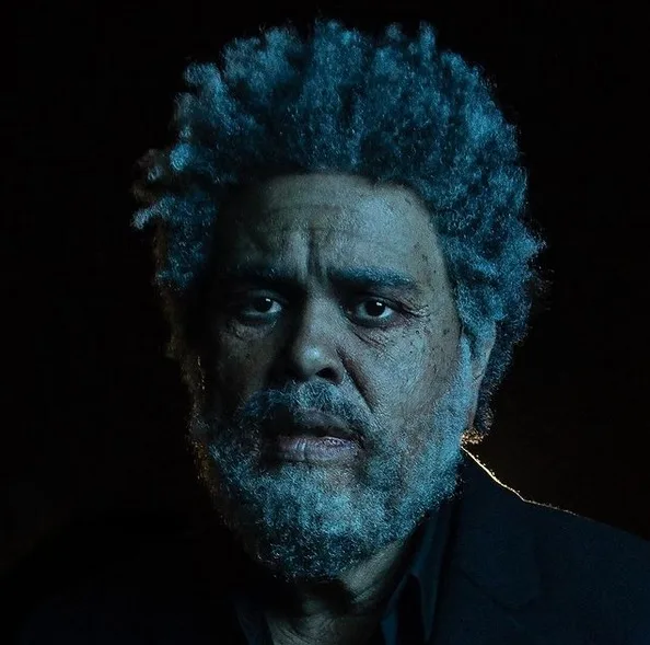 Ο The Weeknd με μακιγιάζ γήρανσης και γκρίζα μαλλιά για το άλμπουμ Dawn FM.